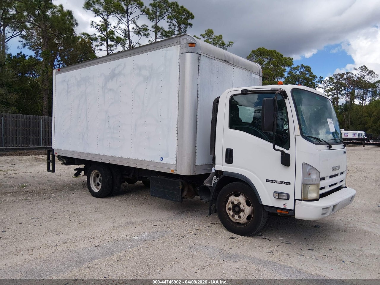 JALC4W166F7****** · 2015 ISUZU NPR DSL REG AT