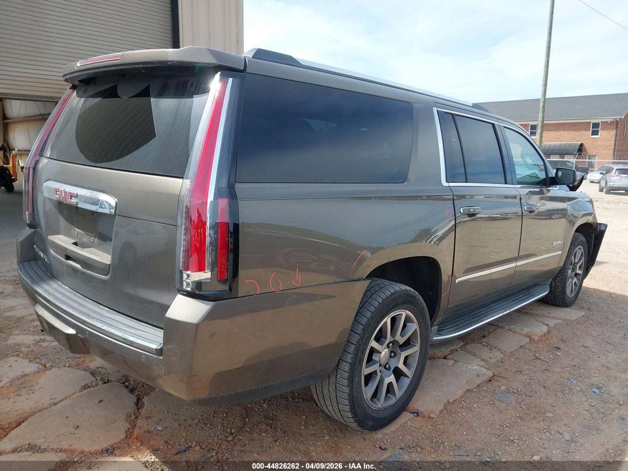 2016 GMC YUKON XL DENALI thumbnail 5