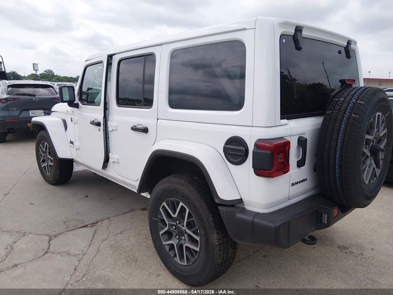 2026 JEEP WRANGLER SAHARA 4X4 thumbnail 4