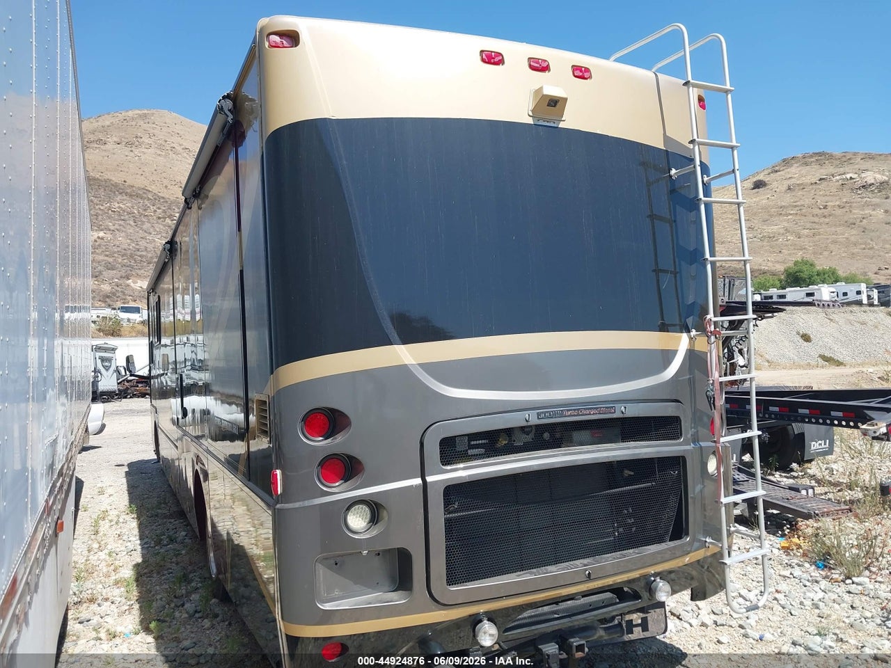 2005 FREIGHTLINER CHASSIS X LINE MOTOR HOME · 3/12