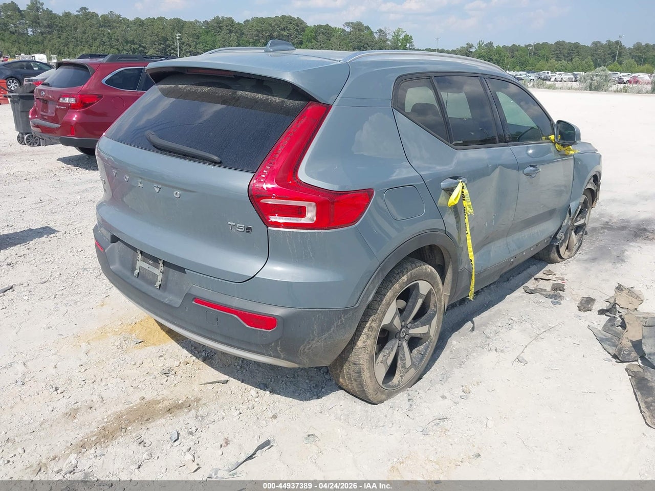2020 VOLVO XC40 T5 MOMENTUM · 4/12