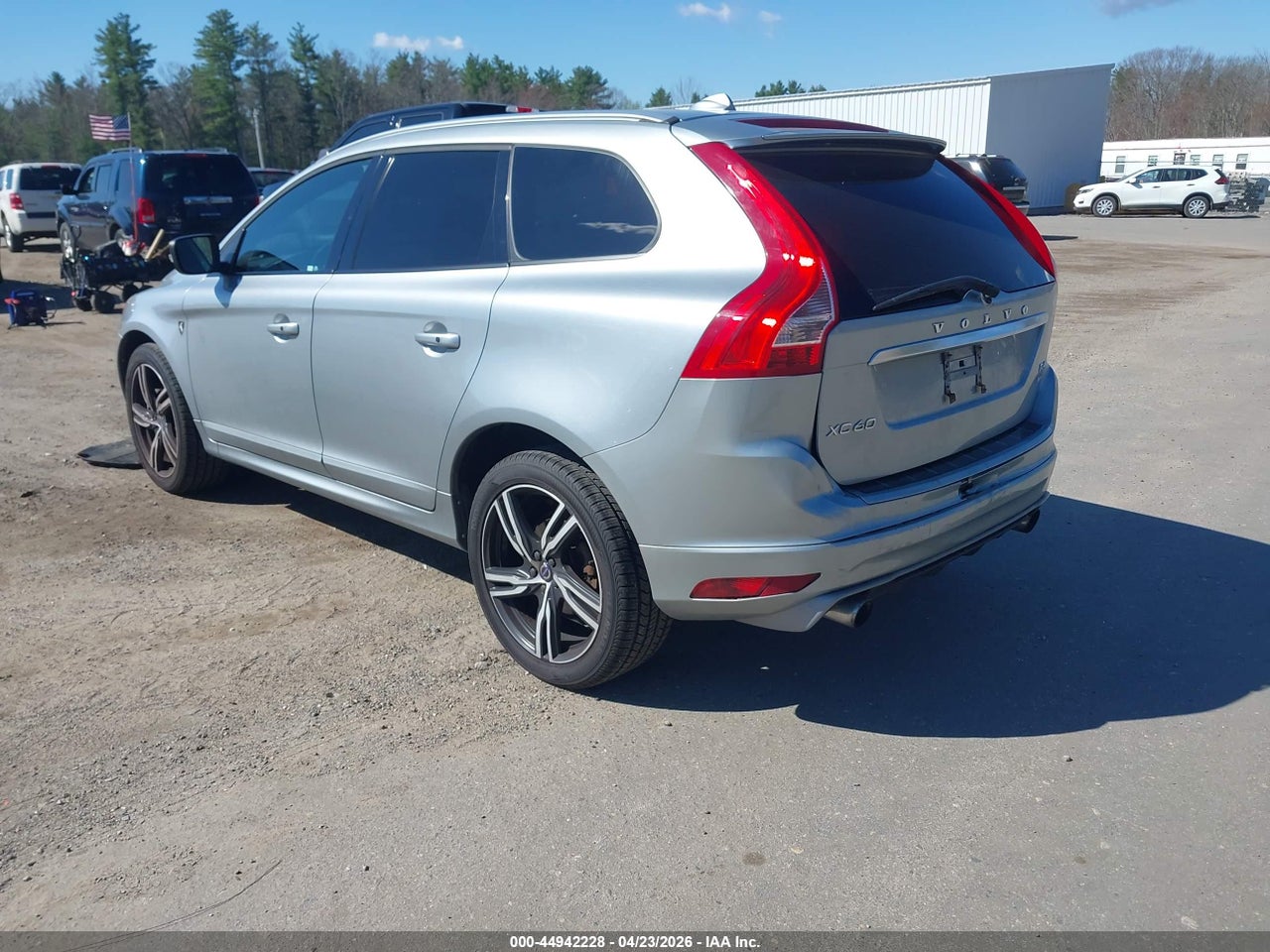 2017 VOLVO XC60 T6 R-DESIGN thumbnail 4
