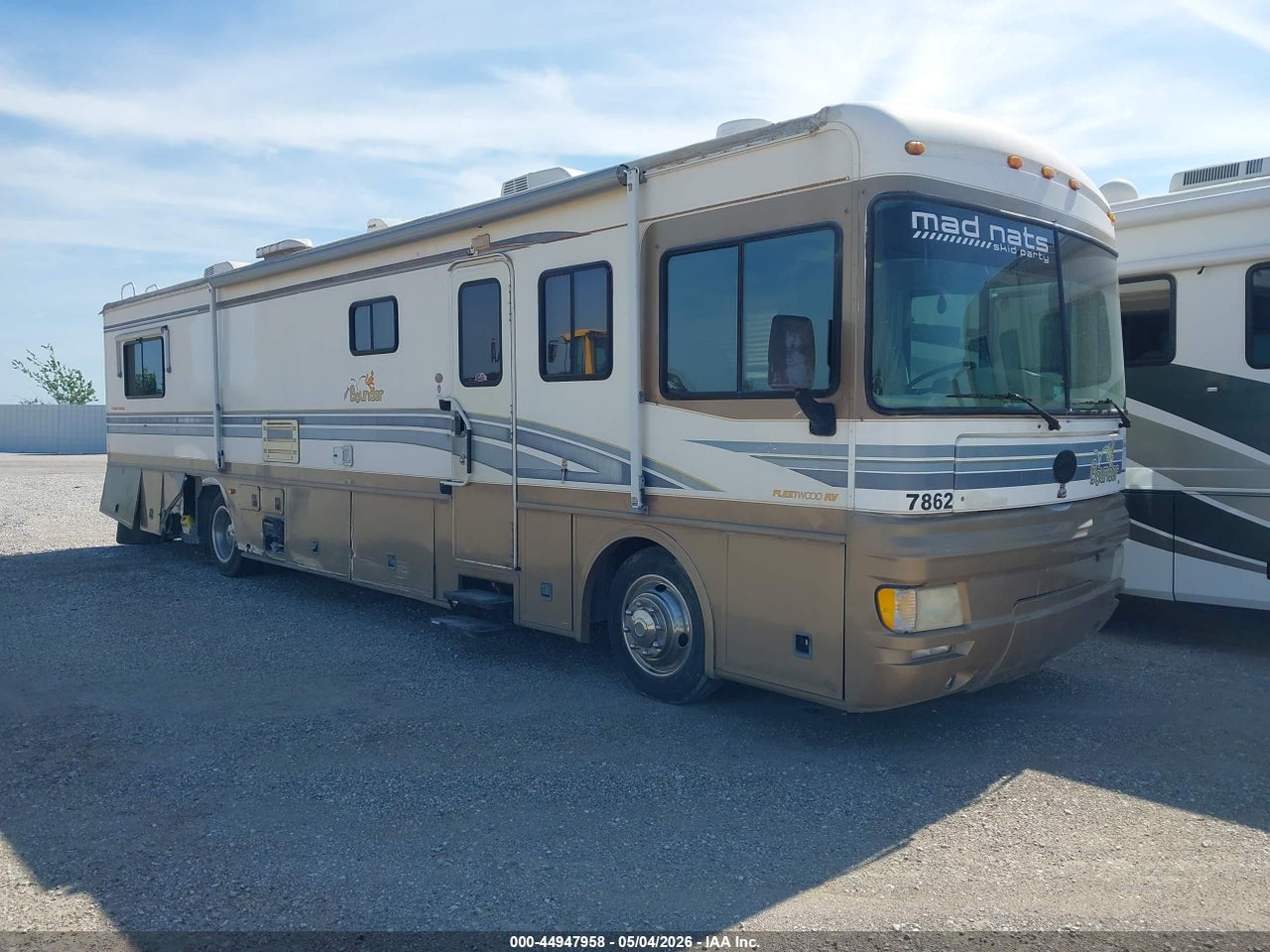 4UZ6XFBC2YC****** · 2000 FREIGHTLINER CHASSIS X LINE MOTOR HOME