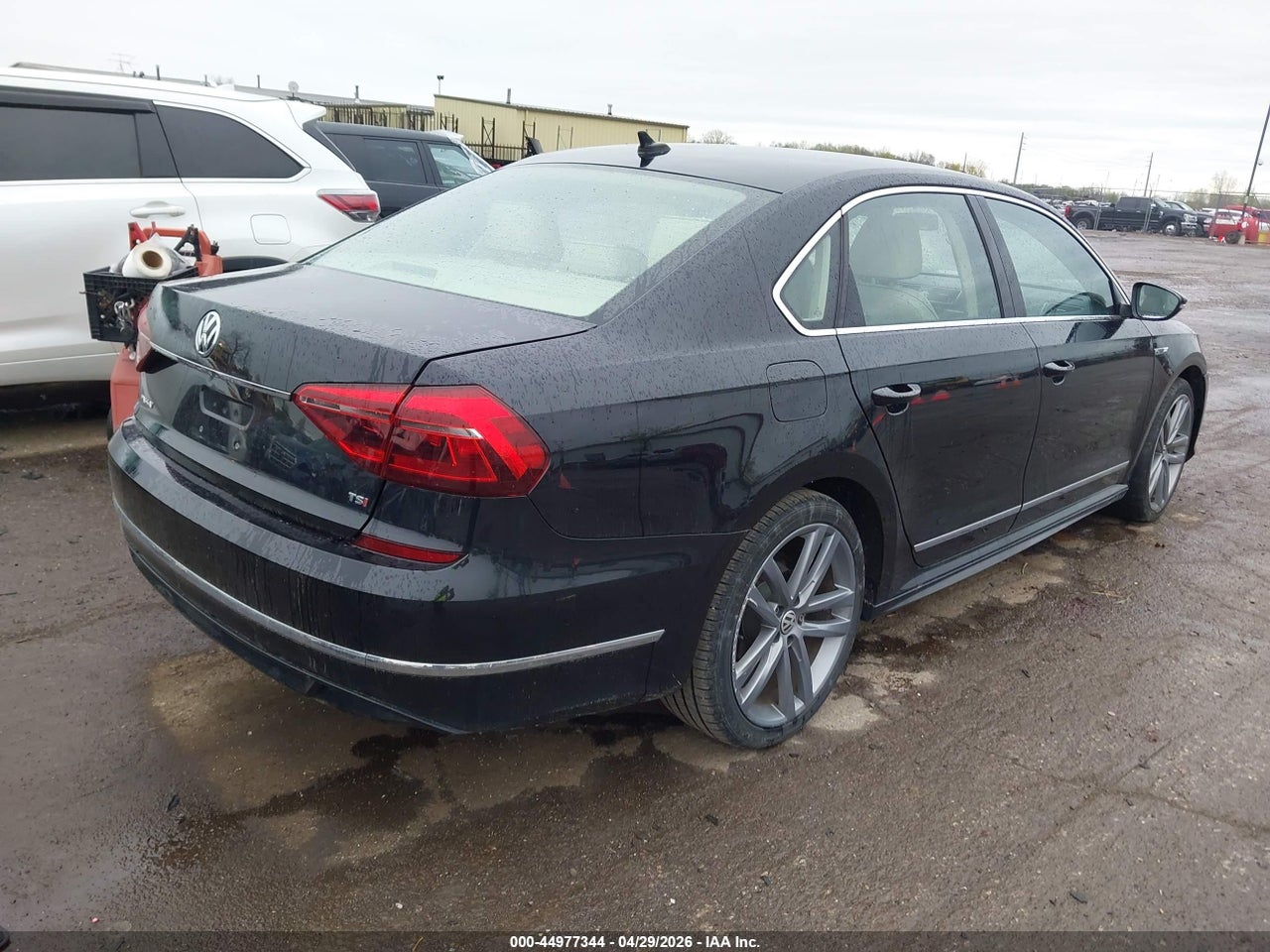 2017 VOLKSWAGEN PASSAT 1.8T R-LINE · 4/12