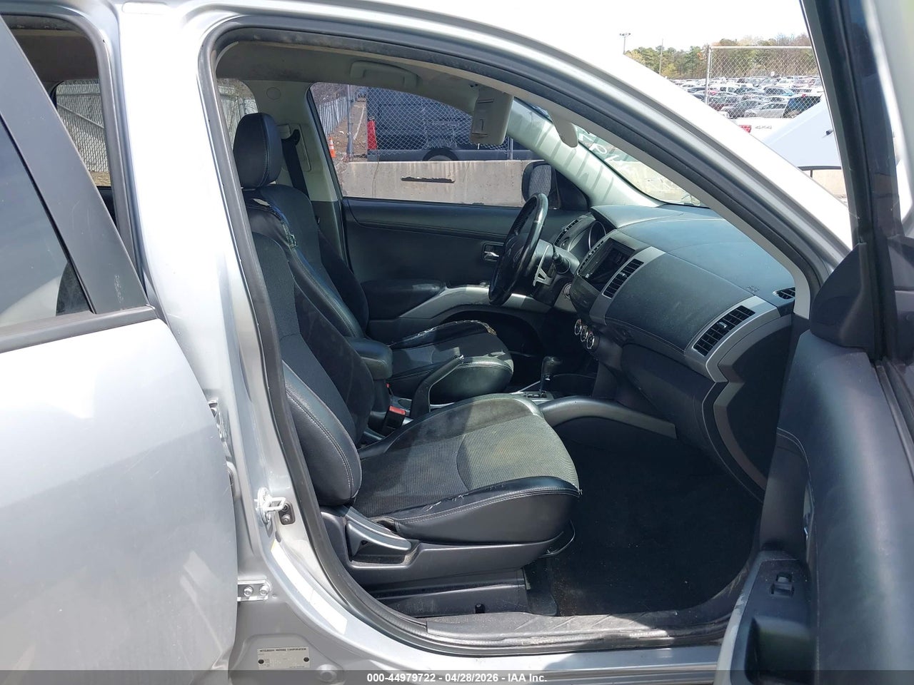 2010 MITSUBISHI OUTLANDER XLS thumbnail 6