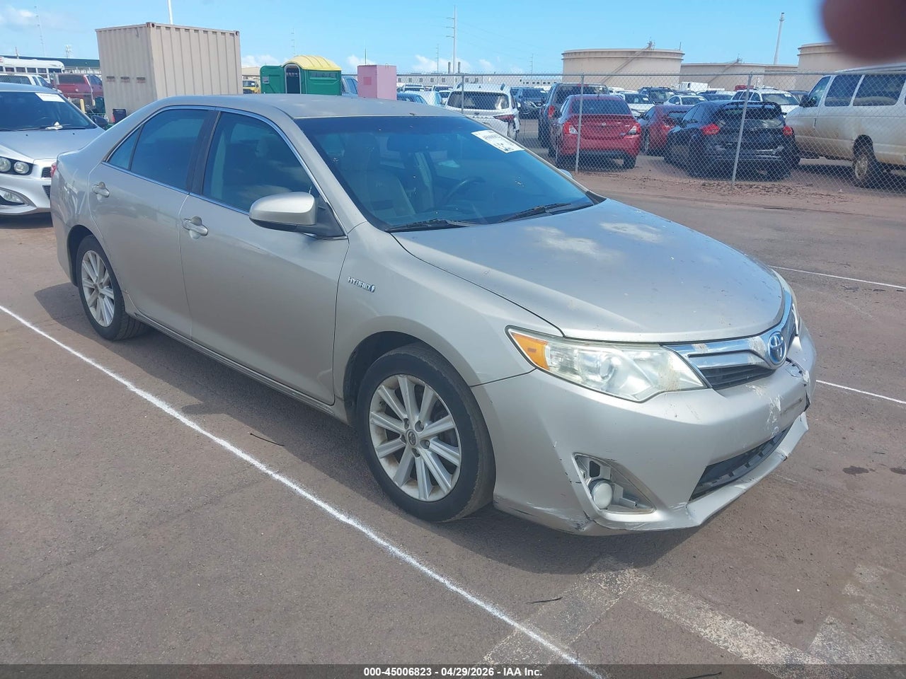 2013 TOYOTA CAMRY HYBRID XLE thumbnail 2