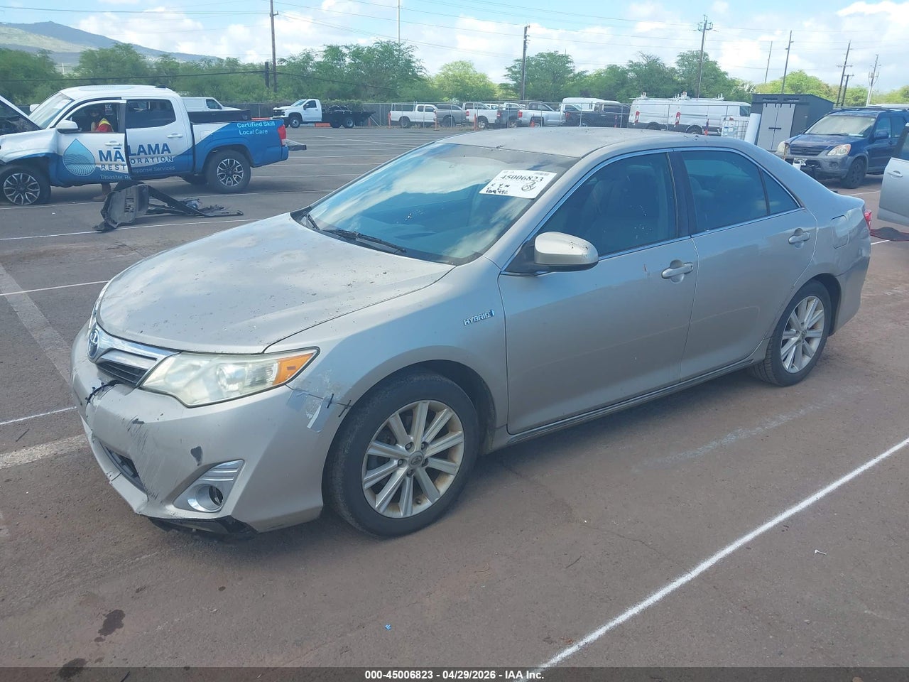 2013 TOYOTA CAMRY HYBRID XLE thumbnail 3