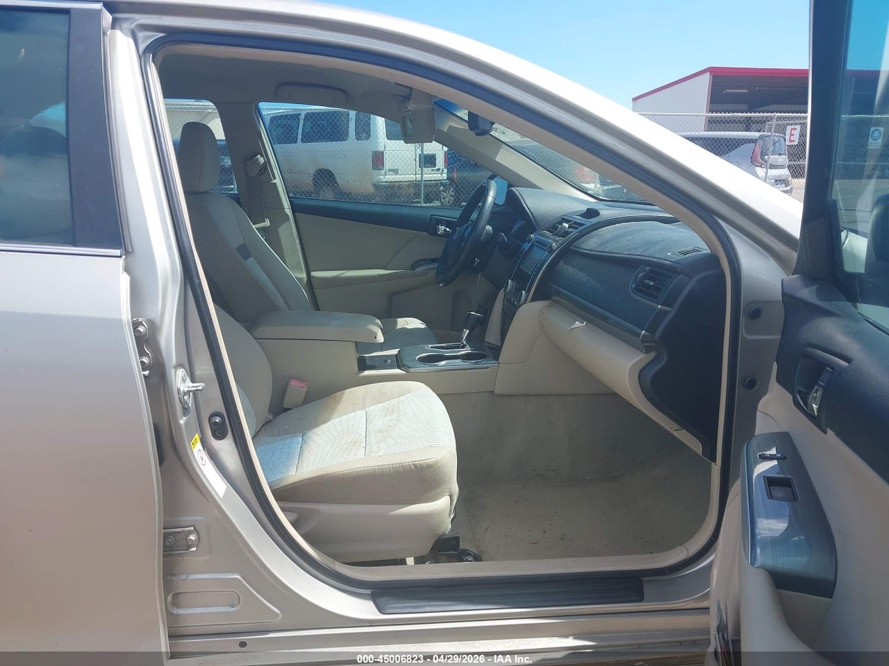 2013 TOYOTA CAMRY HYBRID XLE thumbnail 6