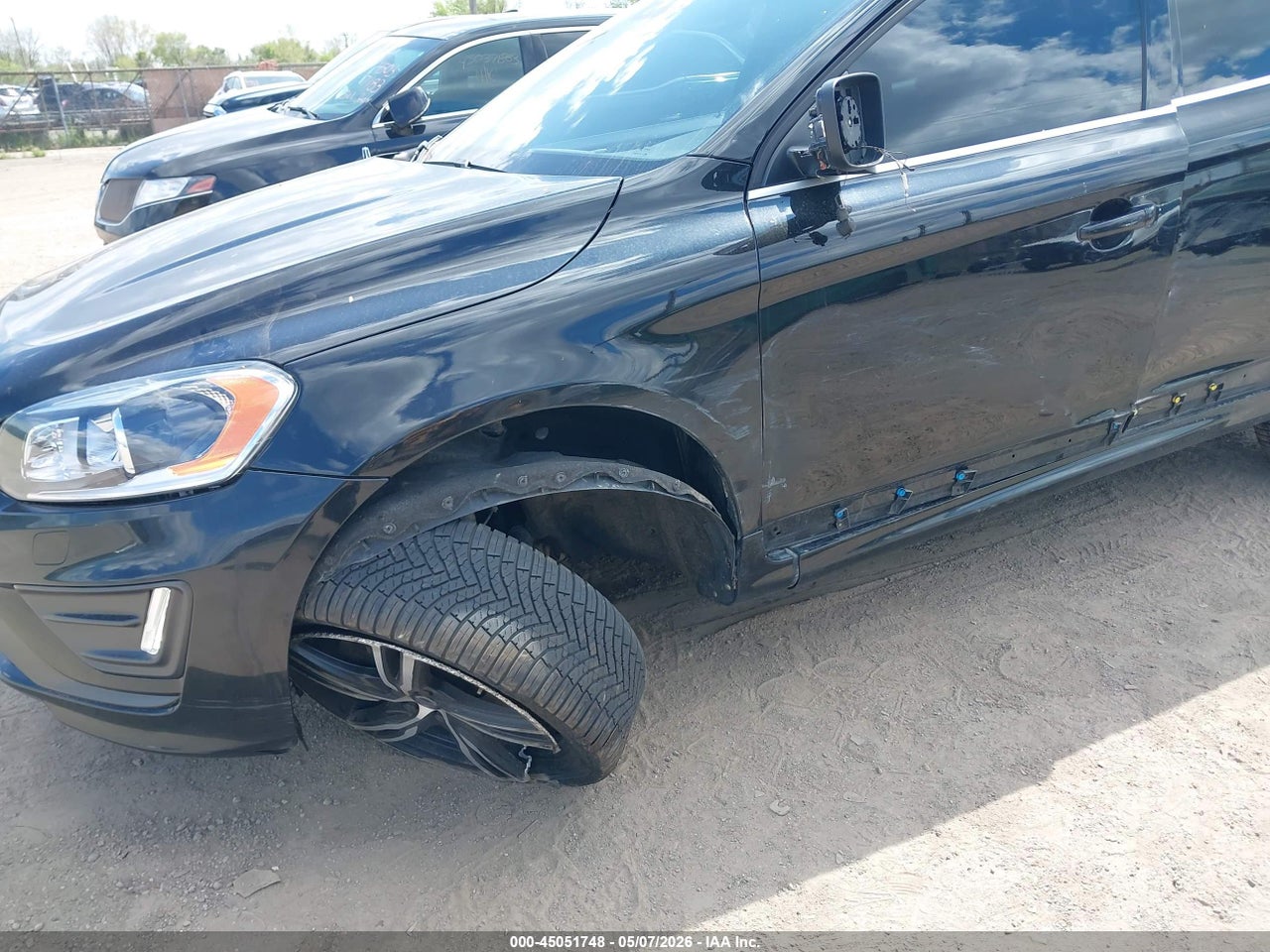 2017 VOLVO XC60 T6 R-DESIGN thumbnail 7