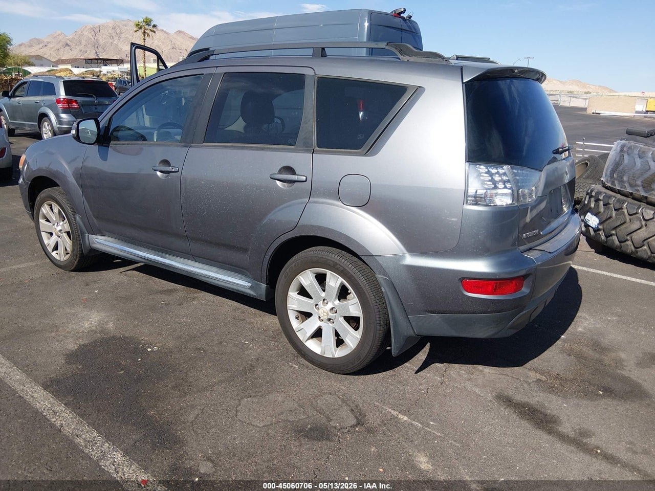 2011 MITSUBISHI OUTLANDER SE thumbnail 4