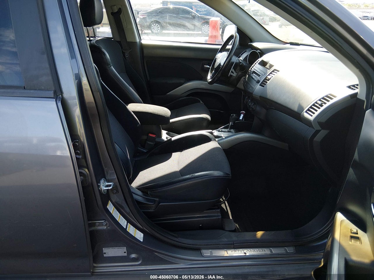 2011 MITSUBISHI OUTLANDER SE thumbnail 6