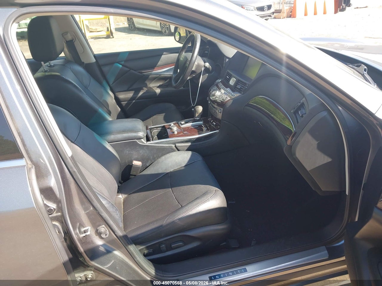 2016 INFINITI Q70L 3.7X · 5/12