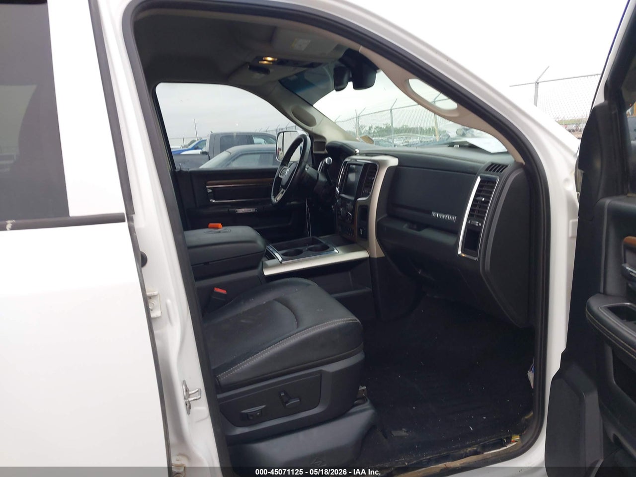 2015 RAM 2500 LARAMIE thumbnail 6