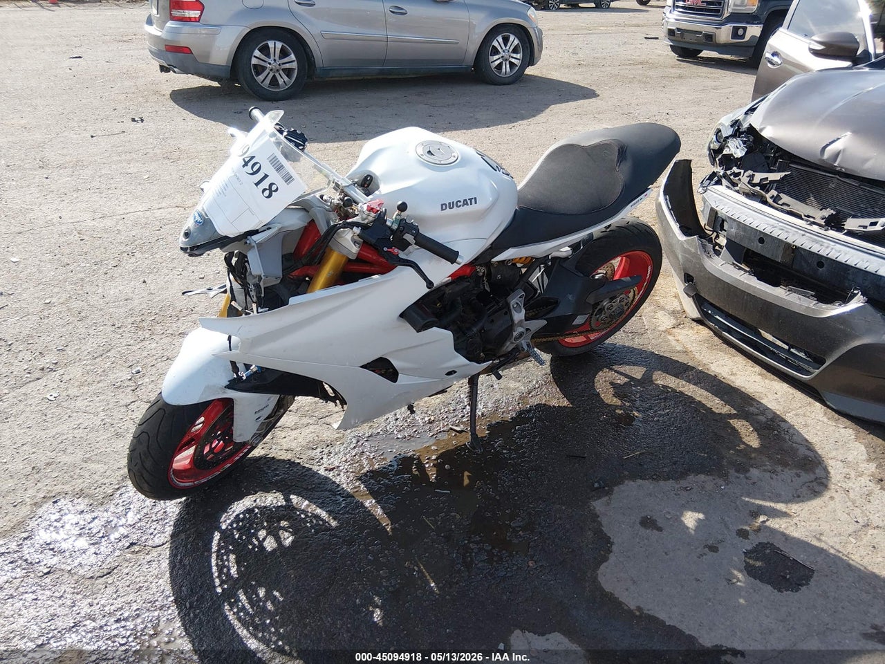 2017 DUCATI SUPERSPORT   thumbnail 3