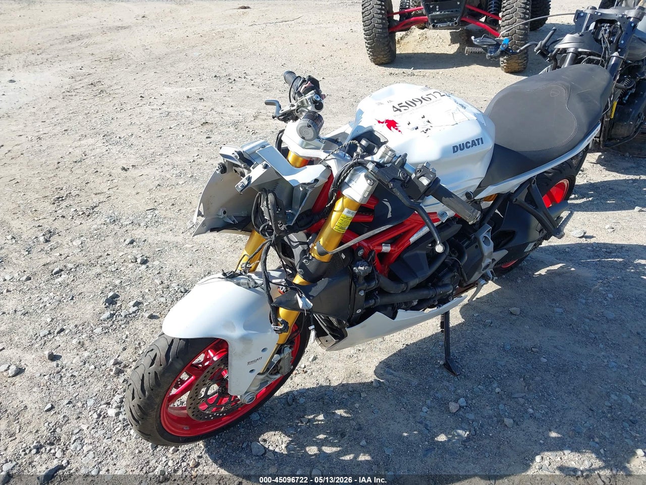2017 DUCATI SUPERSPORT   thumbnail 3