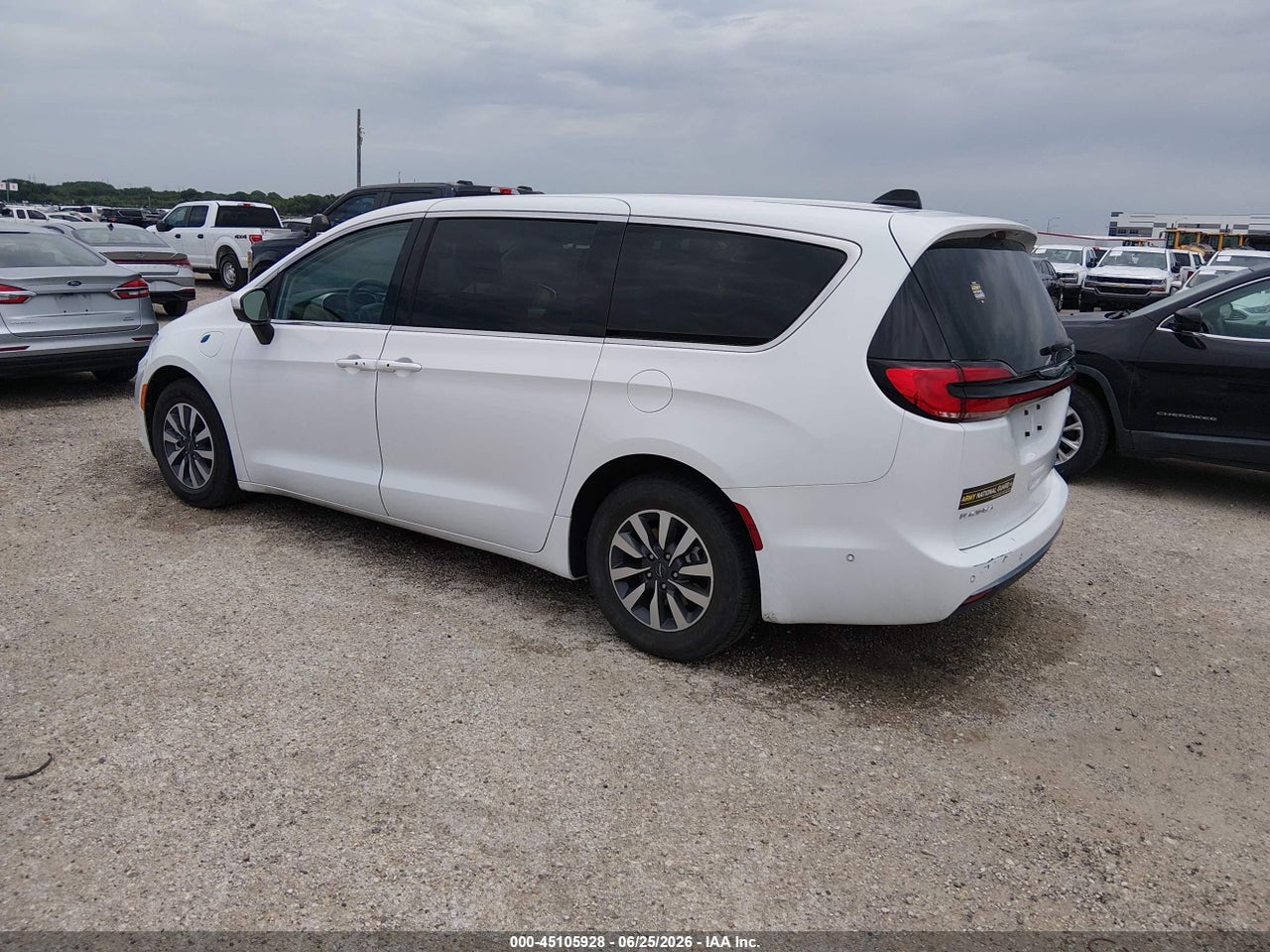 2023 CHRYSLER PACIFICA HYBRID TOURING L thumbnail 4