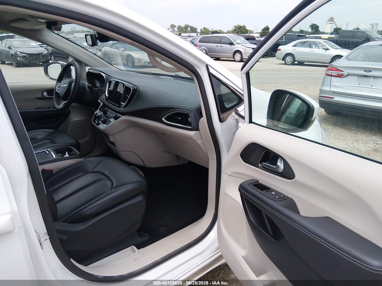 2023 CHRYSLER PACIFICA HYBRID TOURING L thumbnail 6