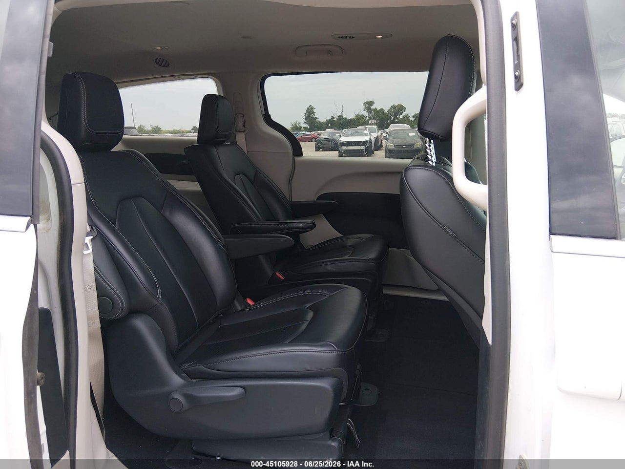 2023 CHRYSLER PACIFICA HYBRID TOURING L thumbnail 9