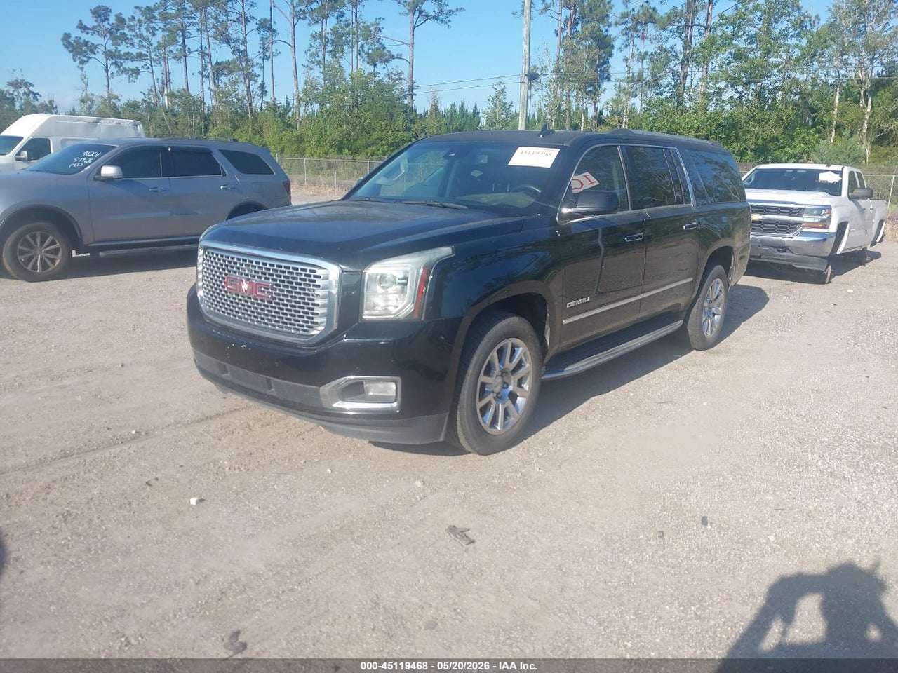 2016 GMC YUKON XL DENALI thumbnail 3