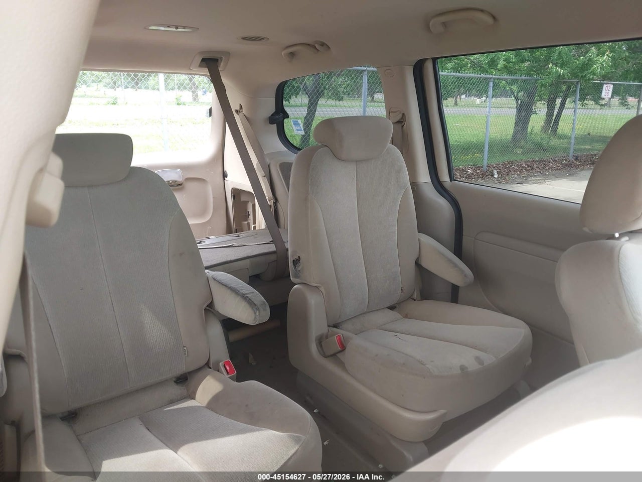 2010 KIA SEDONA LX thumbnail 9