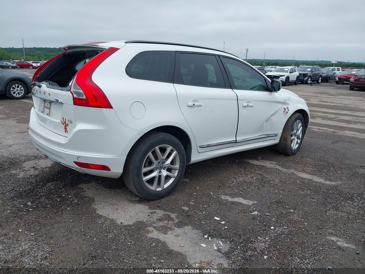 2017 VOLVO XC60 T5 thumbnail 5