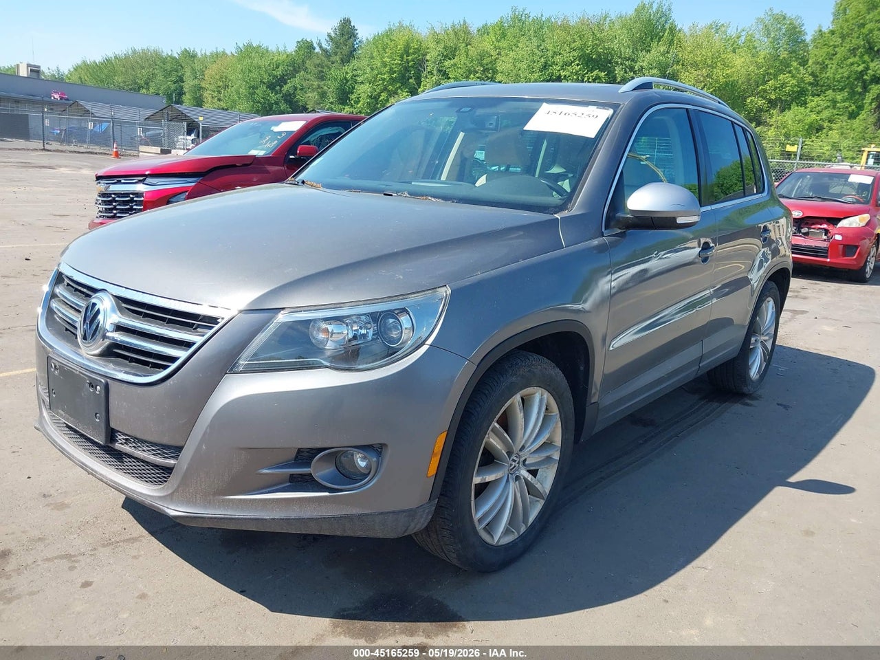 2009 VOLKSWAGEN TIGUAN SE/SEL thumbnail 3