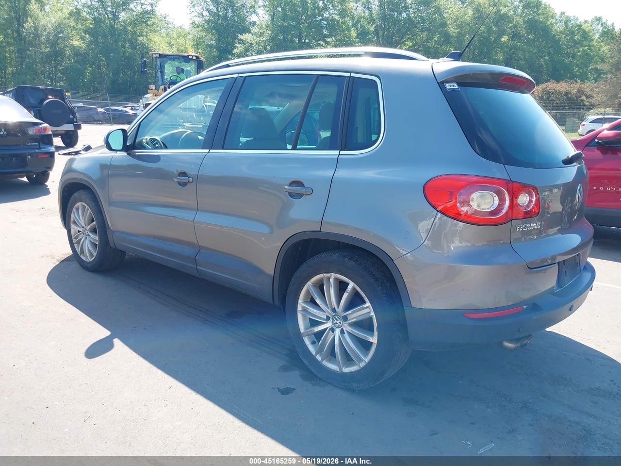 2009 VOLKSWAGEN TIGUAN SE/SEL thumbnail 4