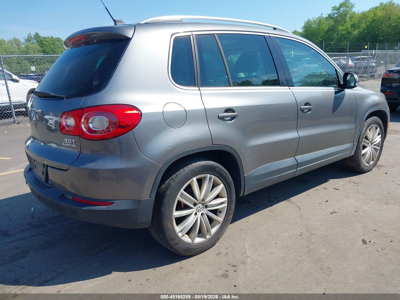 2009 VOLKSWAGEN TIGUAN SE/SEL thumbnail 5