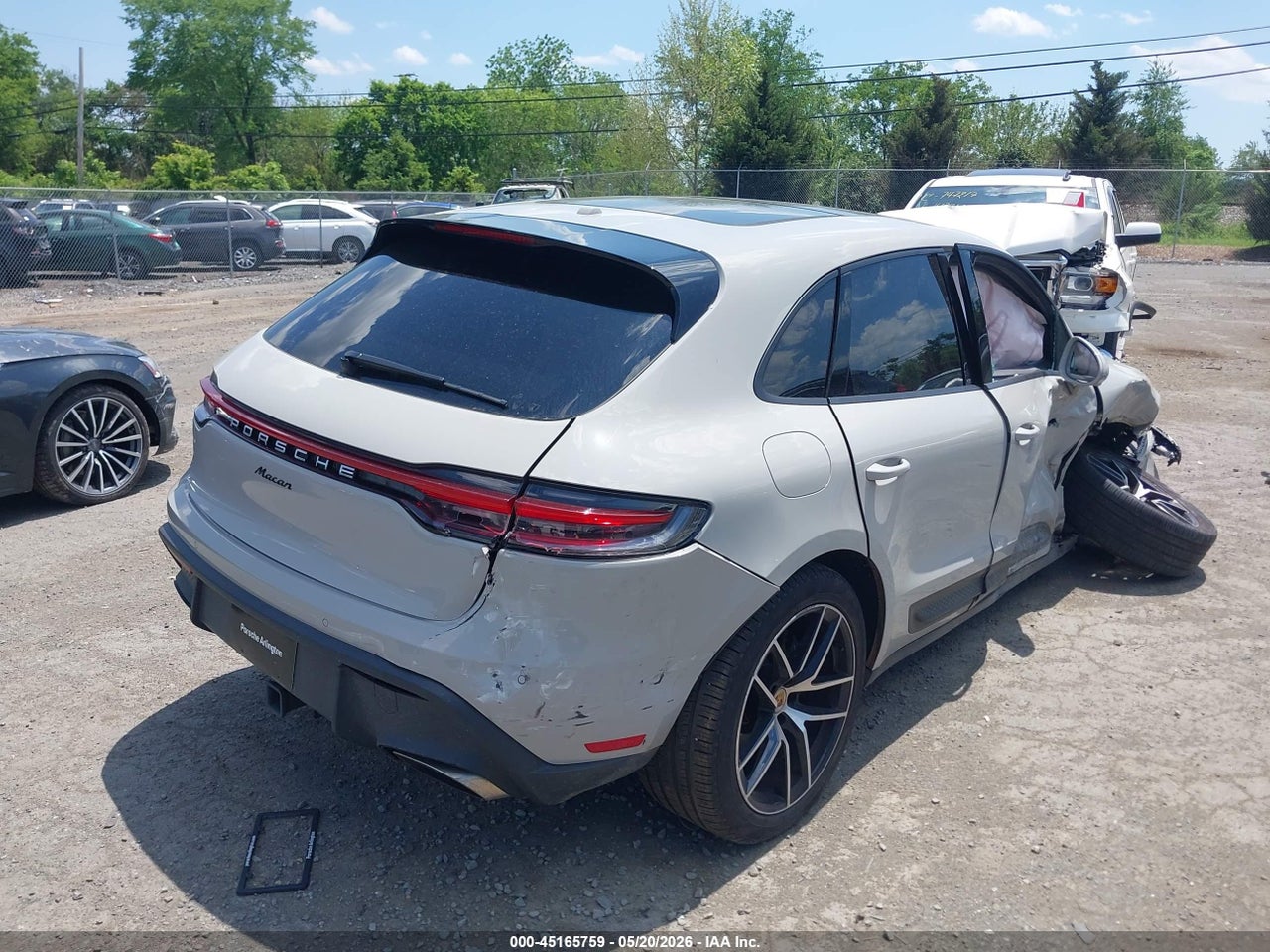 2025 PORSCHE MACAN T thumbnail 5