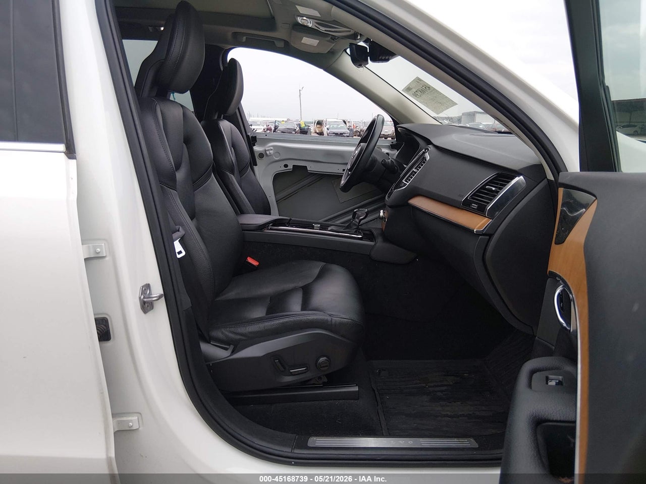 2022 VOLVO XC90 T6 MOMENTUM 7 PASSENGER thumbnail 6