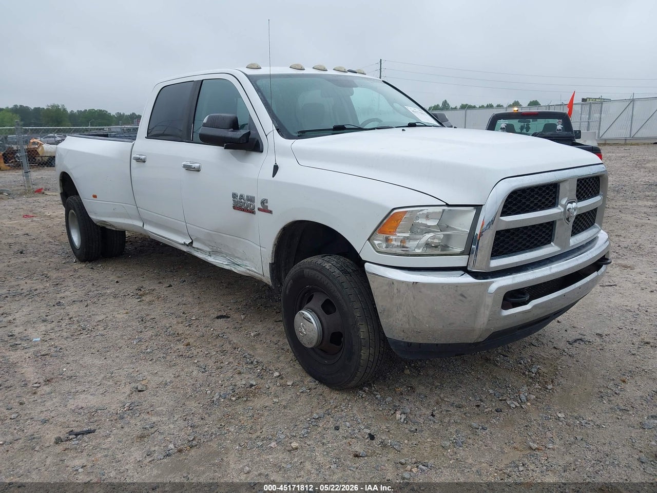 2016 RAM 3500 SLT thumbnail 2