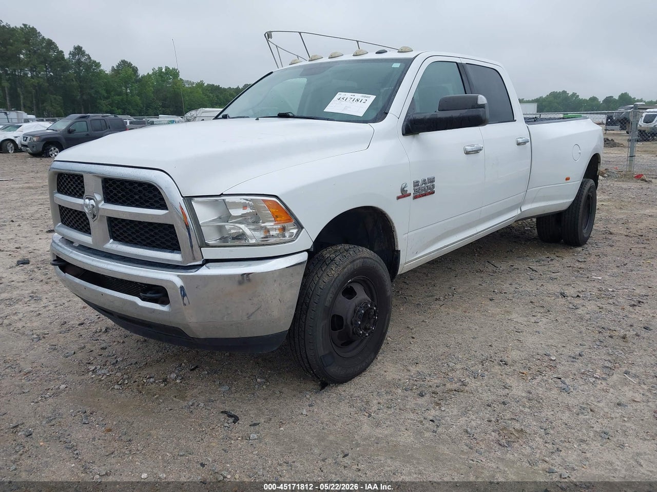 2016 RAM 3500 SLT thumbnail 3