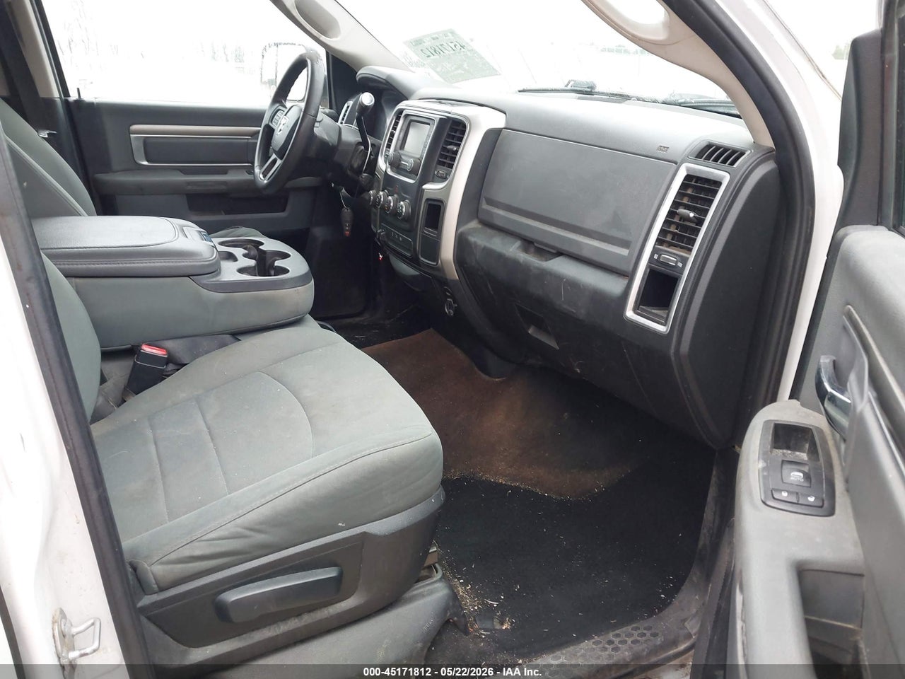 2016 RAM 3500 SLT thumbnail 6