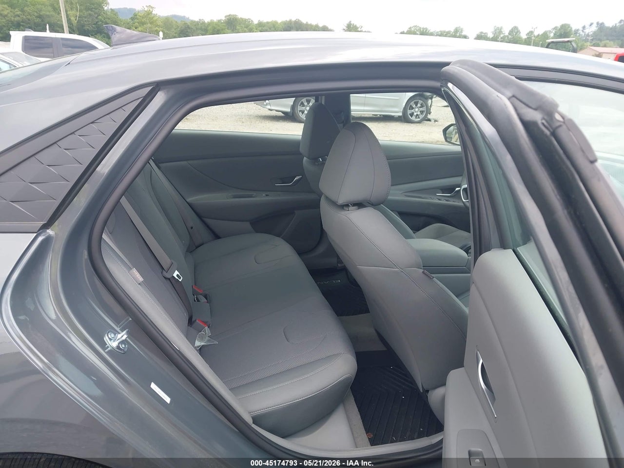 2026 HYUNDAI ELANTRA SE thumbnail 9