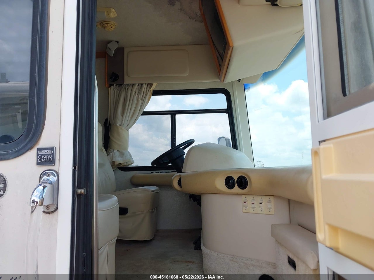 2002 FREIGHTLINER CHASSIS X LINE MOTOR HOME thumbnail 6