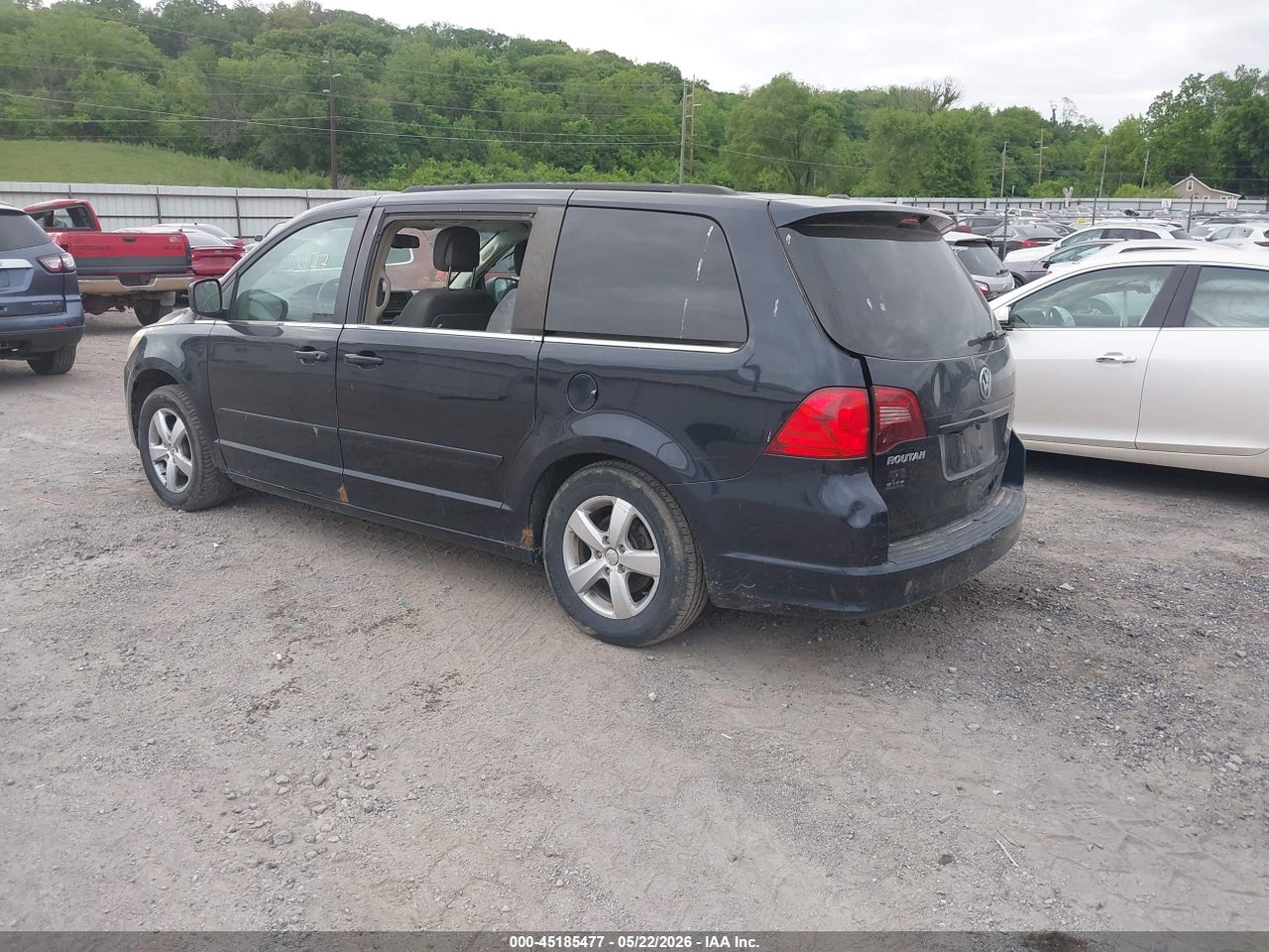 2011 VOLKSWAGEN ROUTAN SE thumbnail 4