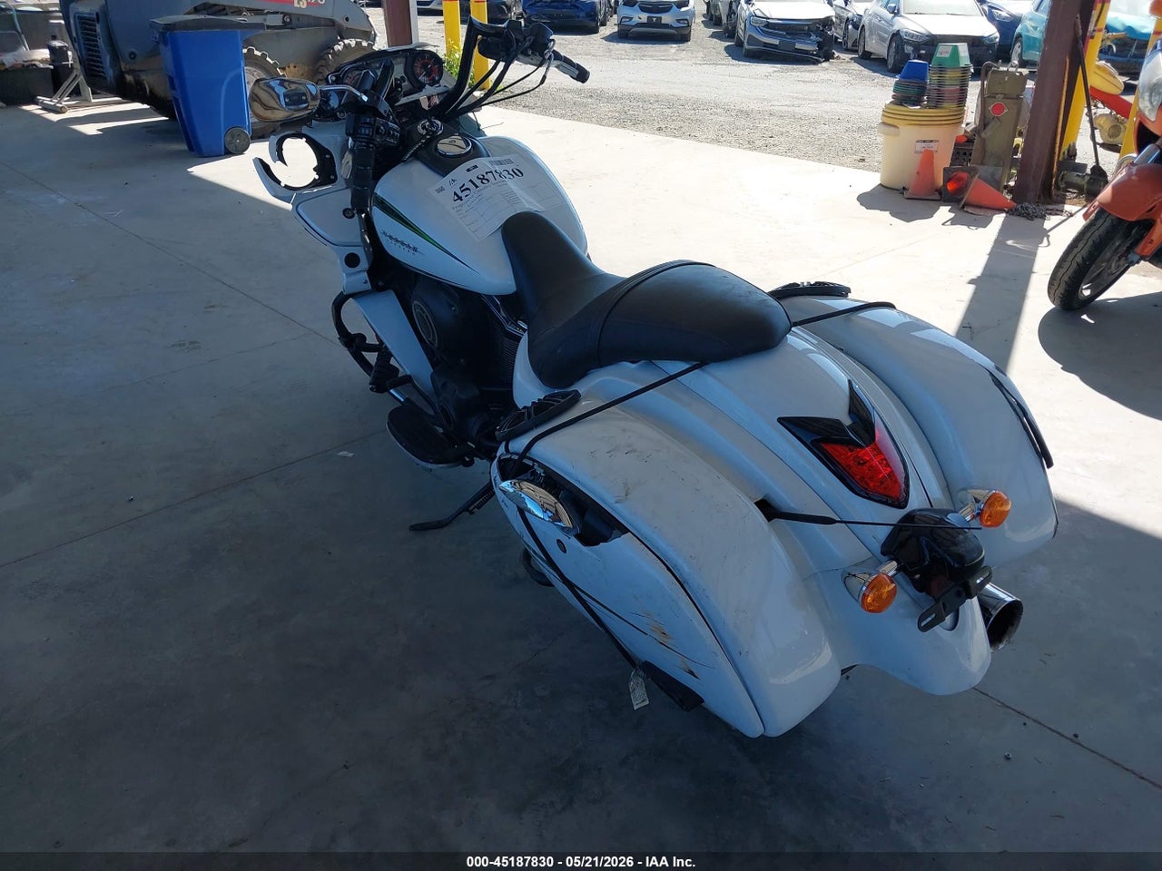 2016 KAWASAKI VN1700 K thumbnail 4