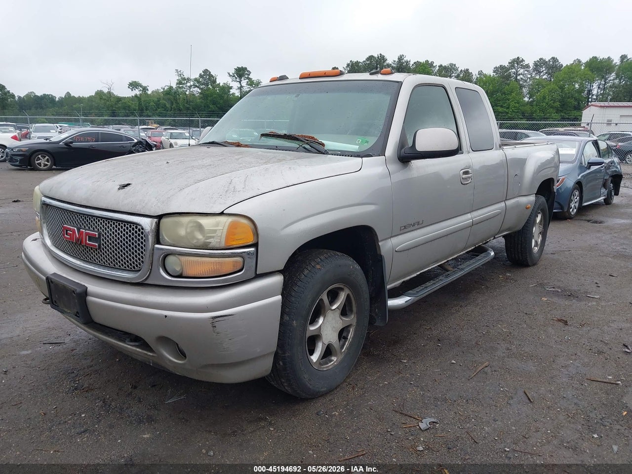 2004 GMC SIERRA 1500 DENALI thumbnail 3