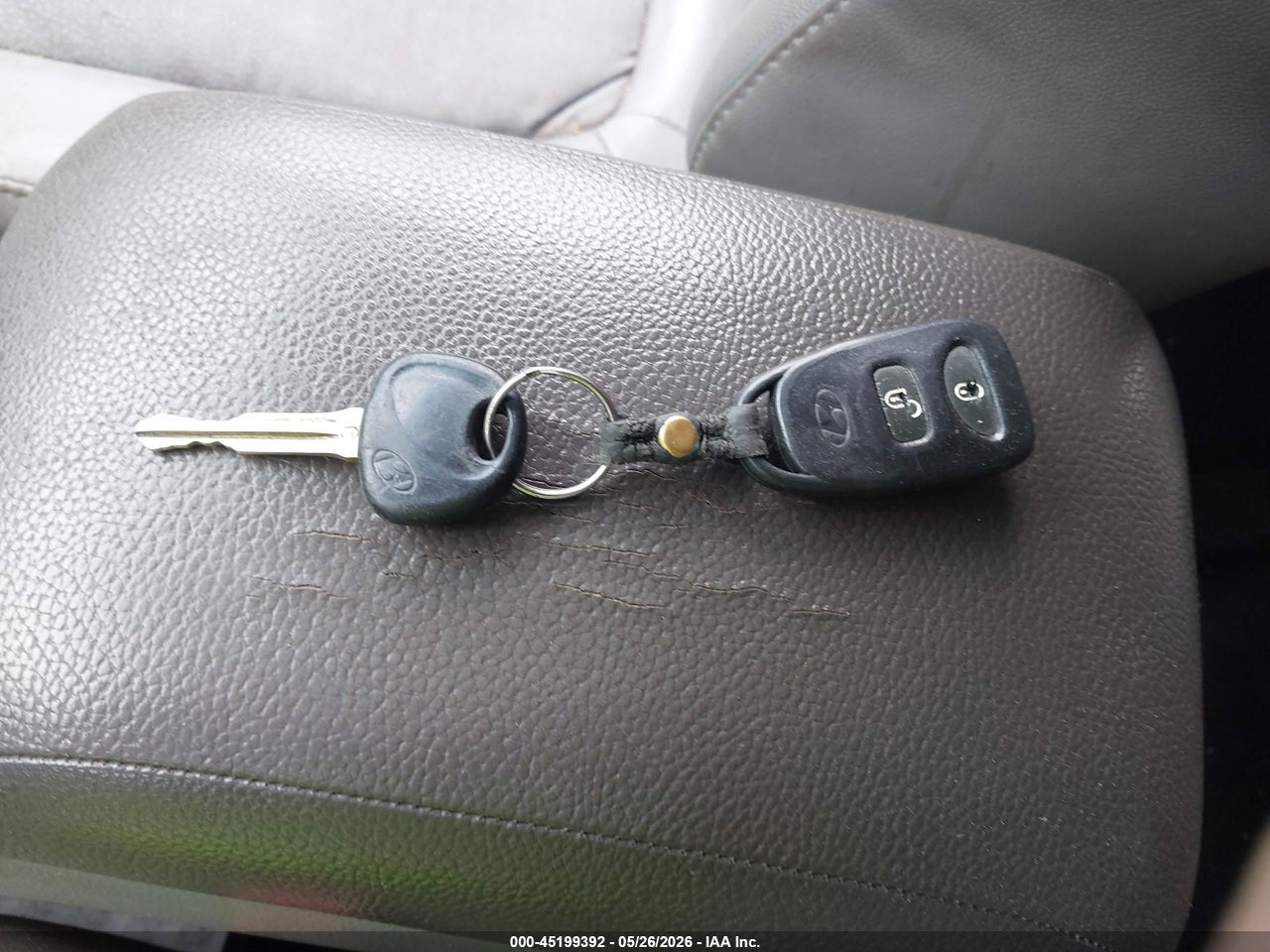 2011 HYUNDAI SANTA FE SE thumbnail 12