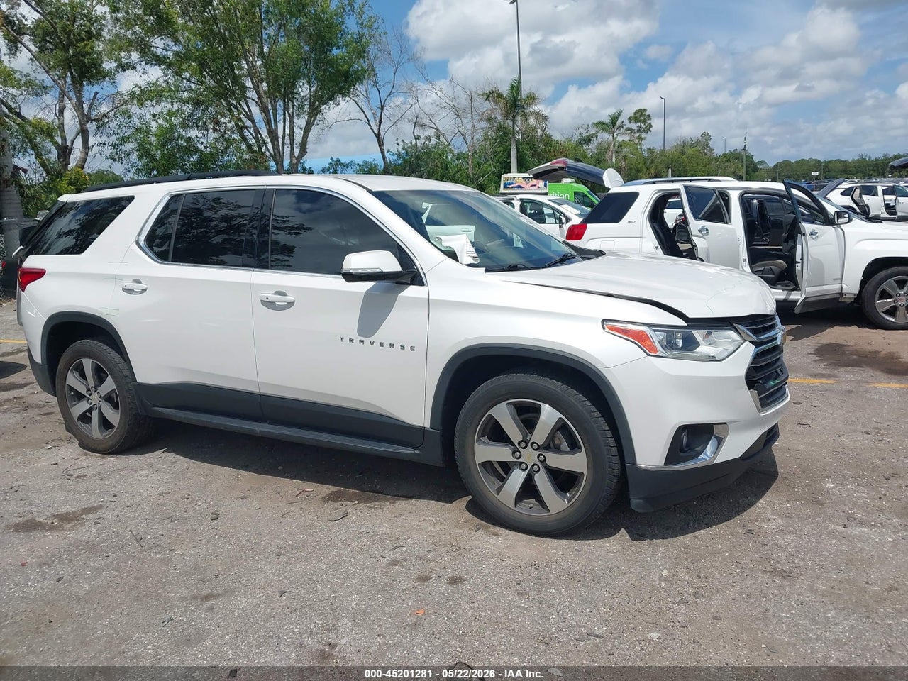 2019 CHEVROLET TRAVERSE 3LT thumbnail 2