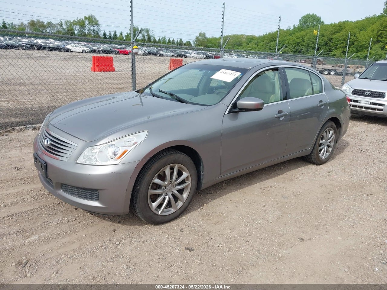 2009 INFINITI G37X   · 2/12