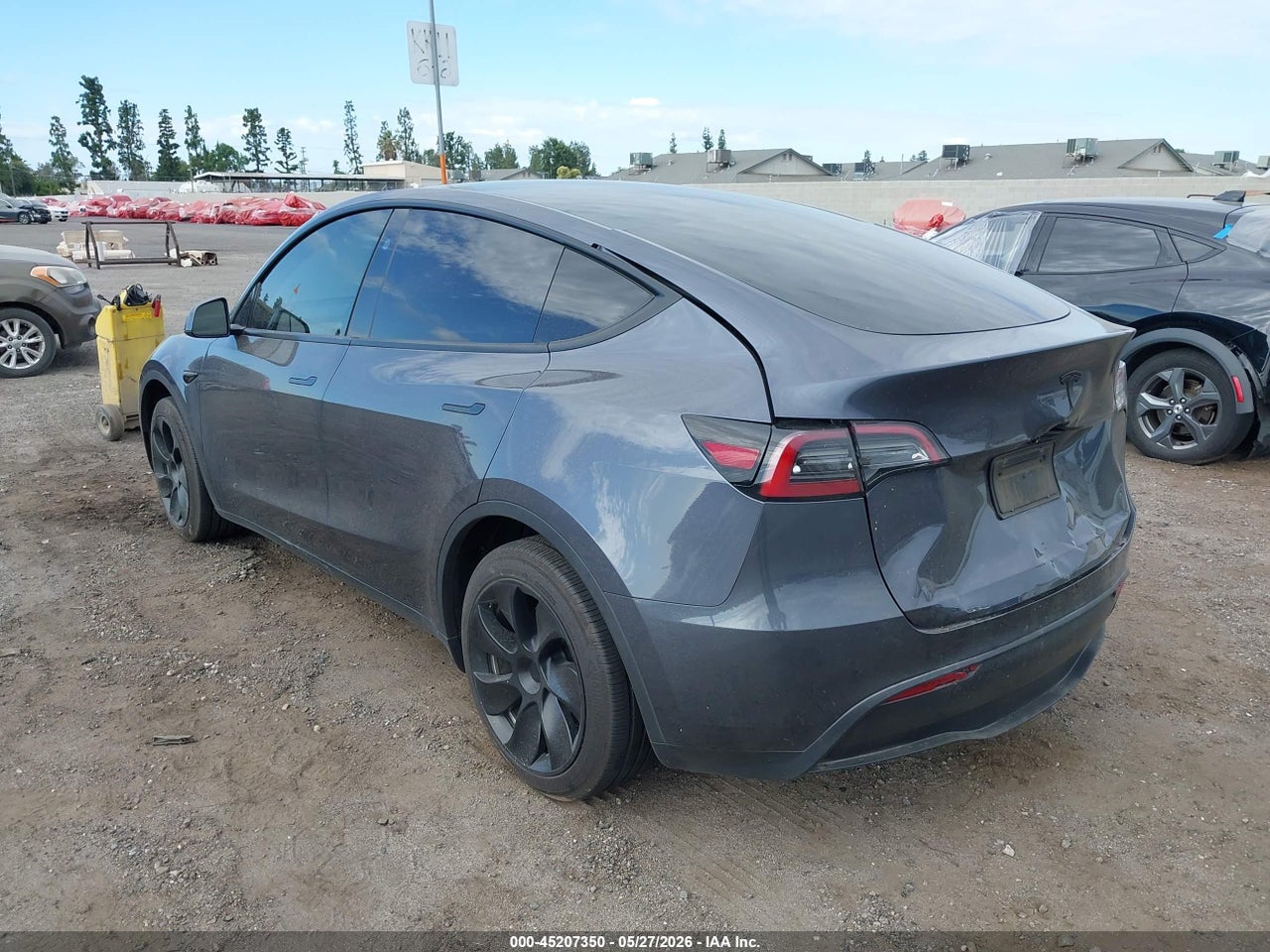 2023 TESLA MODEL Y RWD thumbnail 4