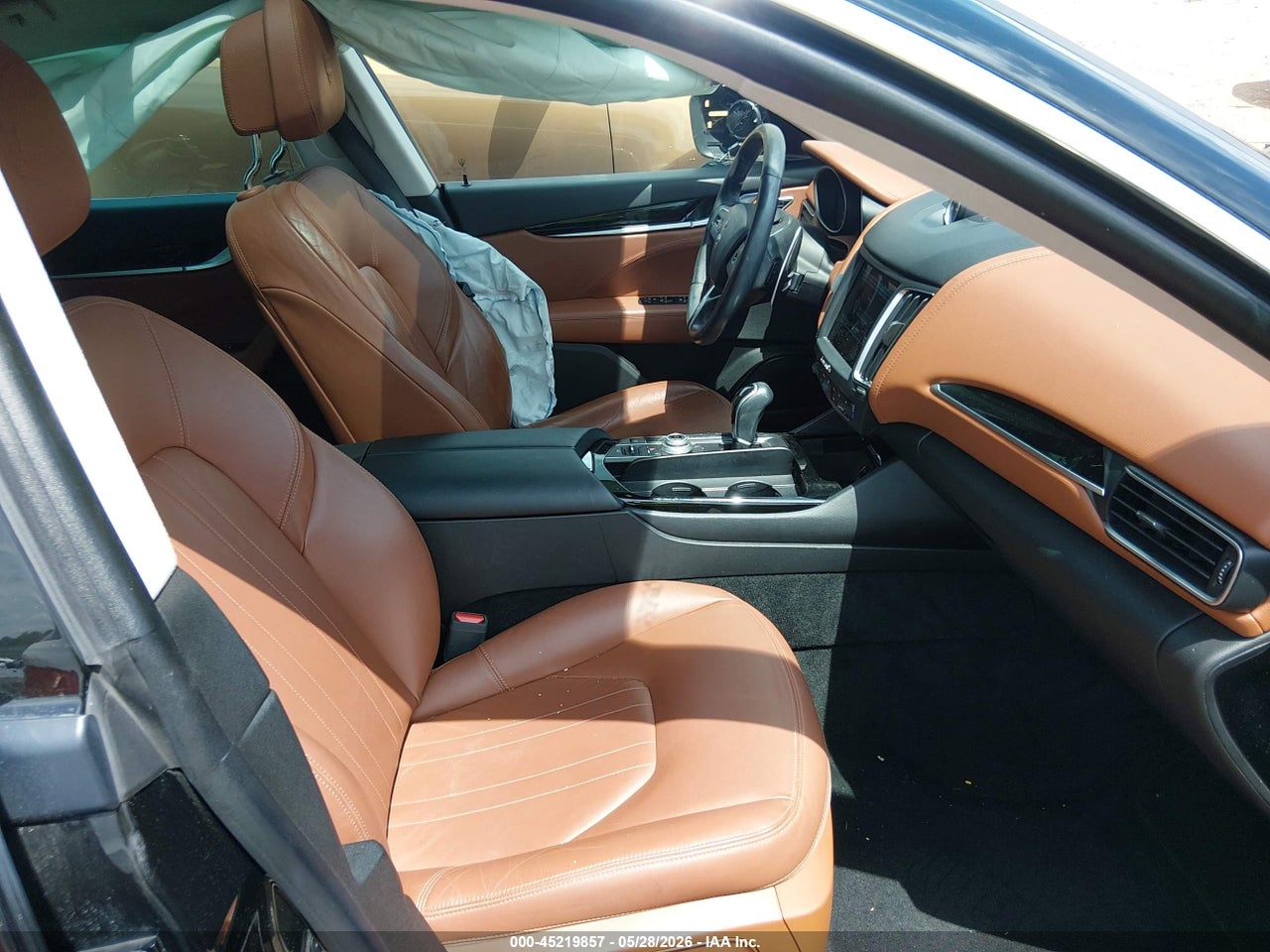 2017 MASERATI LEVANTE   · 5/12
