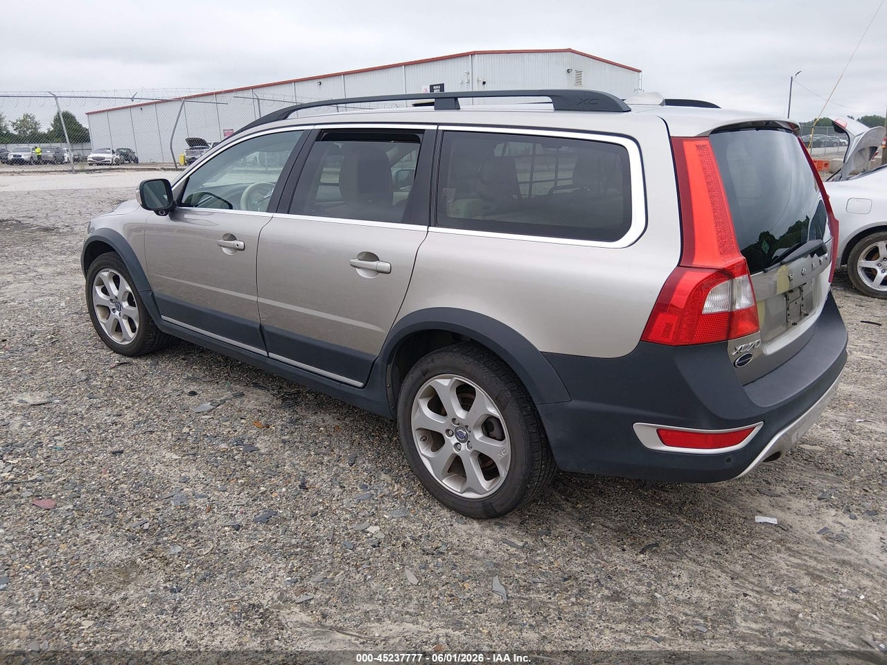 2011 VOLVO XC70 T6 thumbnail 4