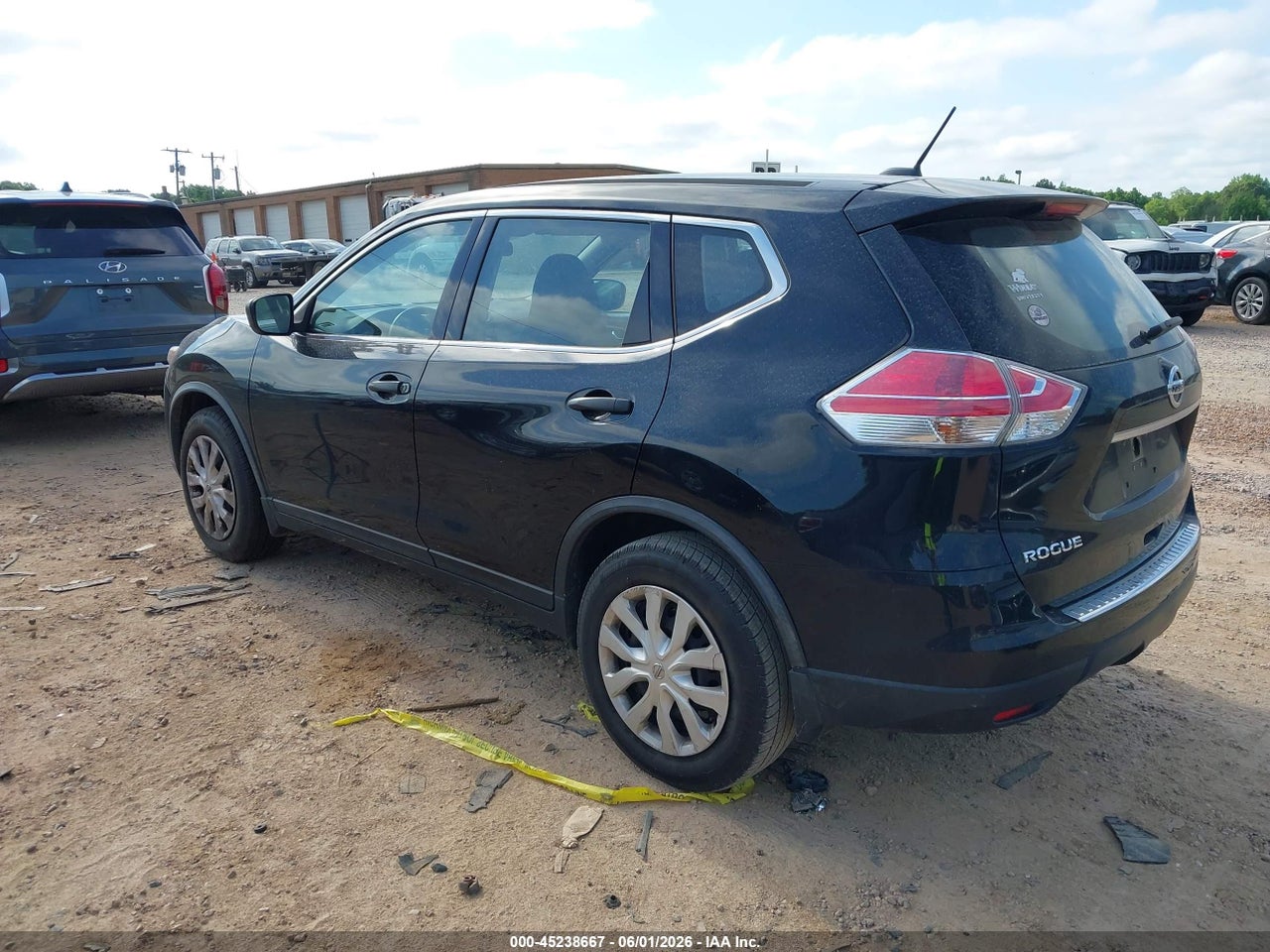 2016 NISSAN ROGUE S · 3/12