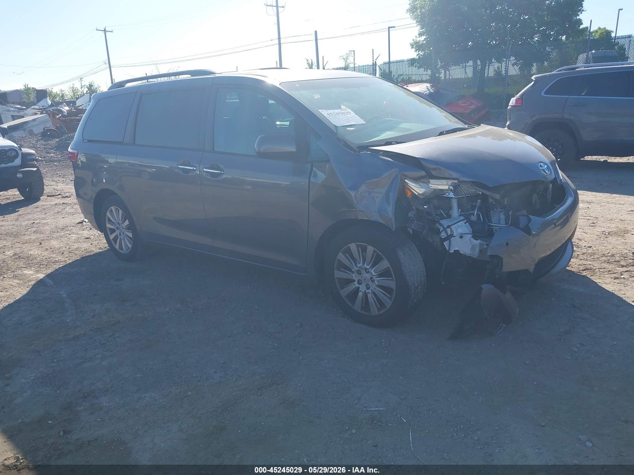 2015 TOYOTA SIENNA XLE 7 PASSENGER thumbnail 2