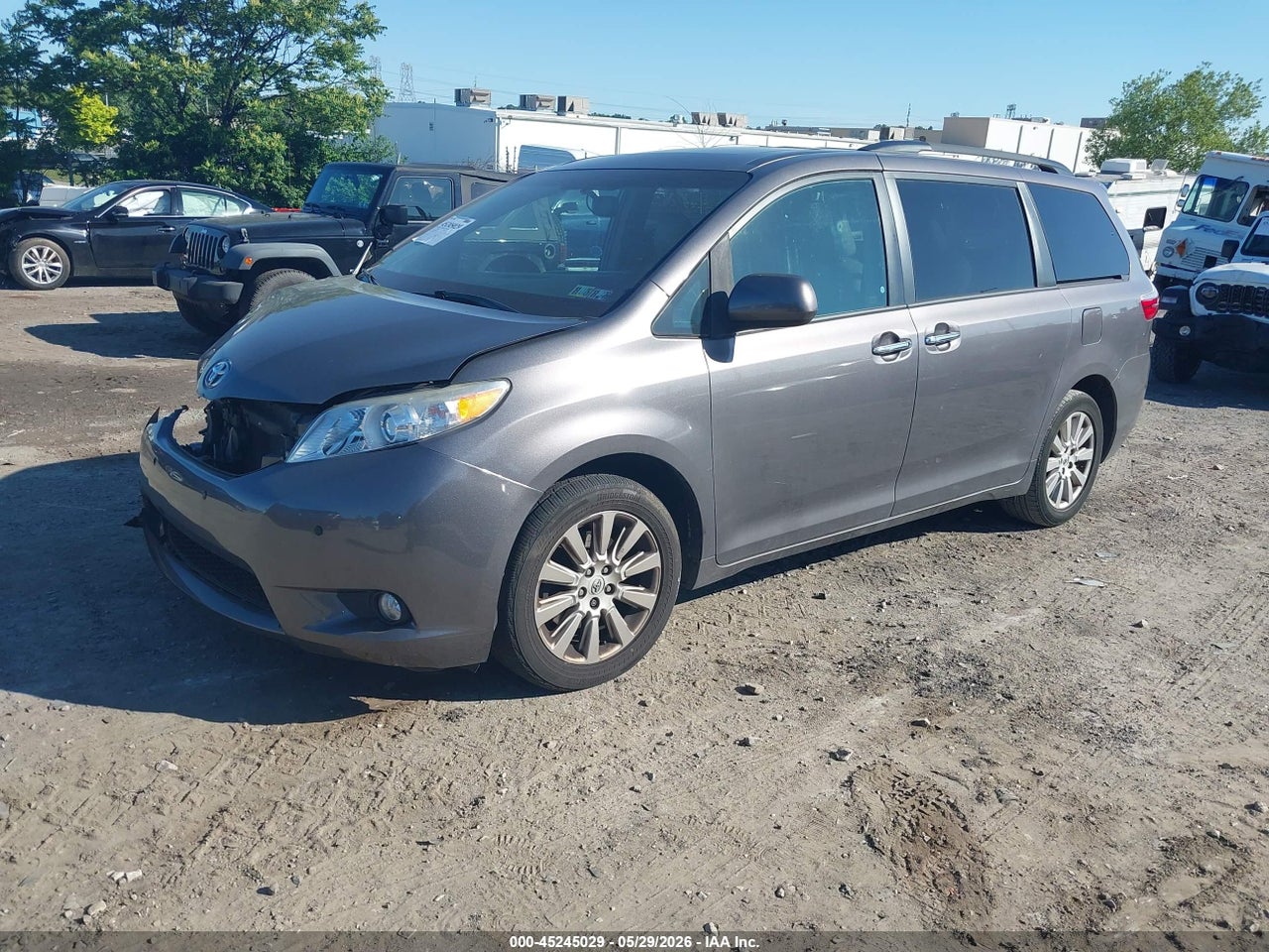 2015 TOYOTA SIENNA XLE 7 PASSENGER thumbnail 3