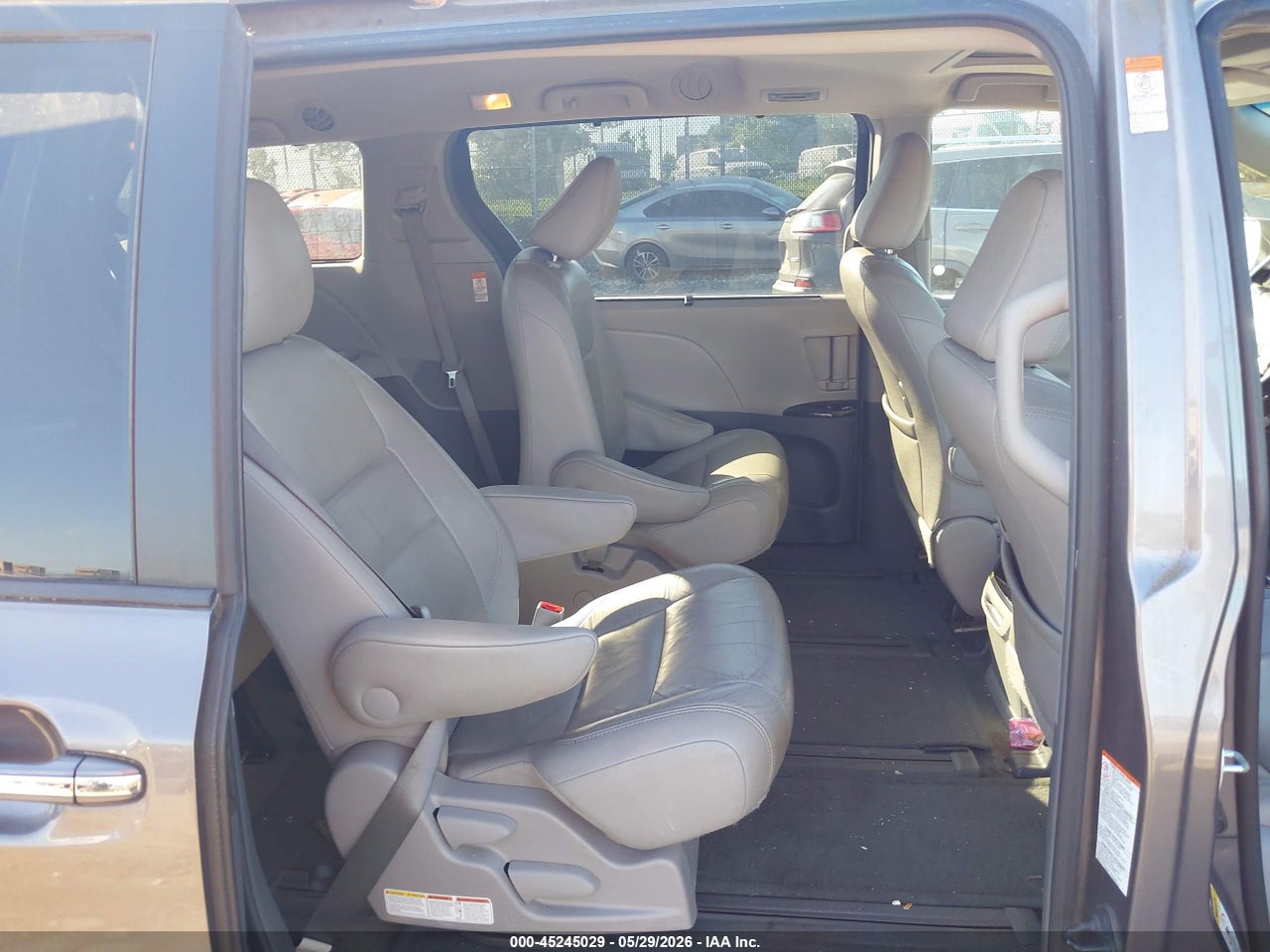 2015 TOYOTA SIENNA XLE 7 PASSENGER thumbnail 9