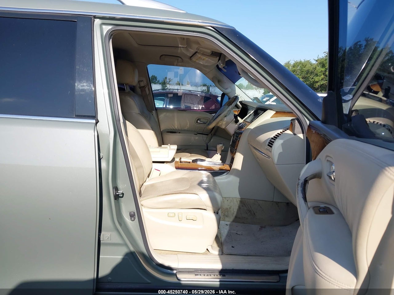 2011 INFINITI QX56   · 5/12