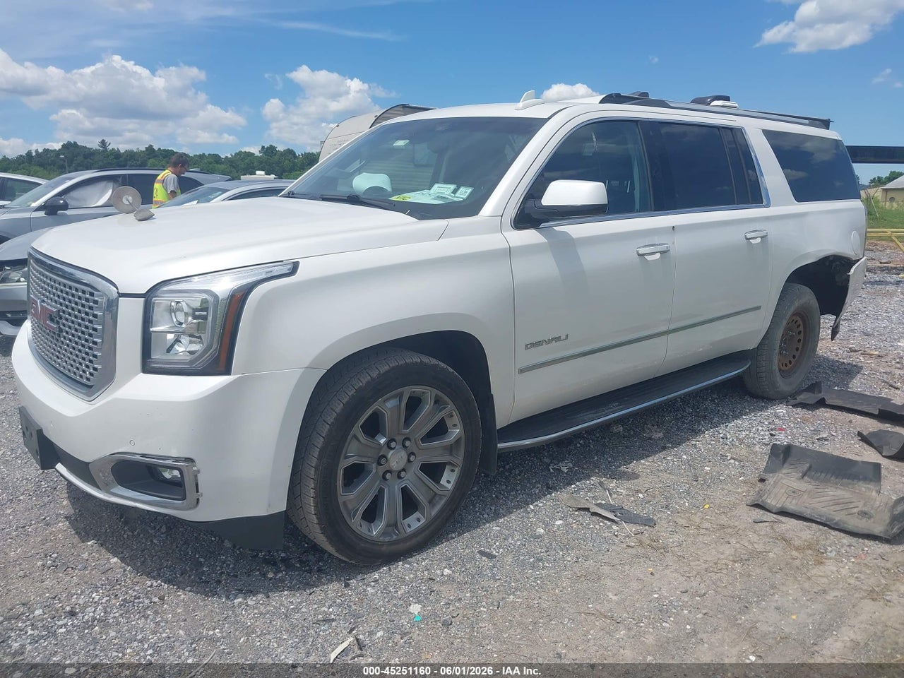 2017 GMC YUKON XL DENALI thumbnail 3